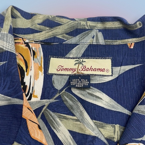 TOMMY BAHAMA Men’s Large Blue Casual Hawaiian Style Shirt - Picture 4 of 4